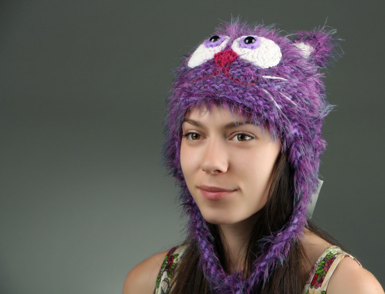Вязаная шапка Пушистый фиолетовый котик фото 5
