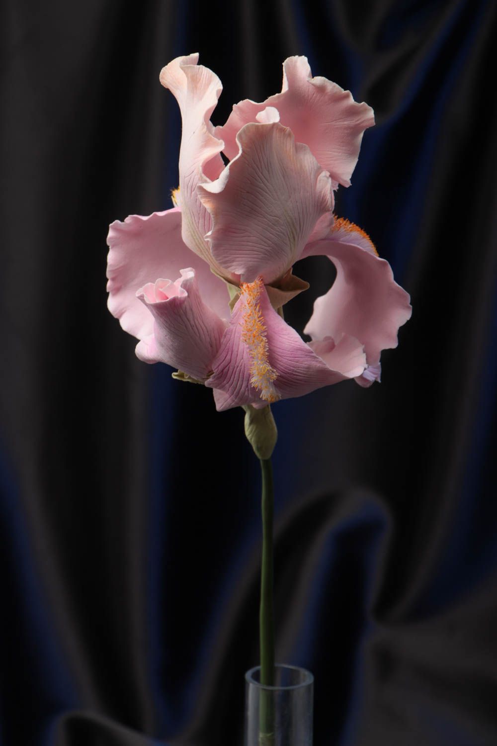 Искусственный цветок из полимерной глины ирис ручной работы для декора дома фото 1