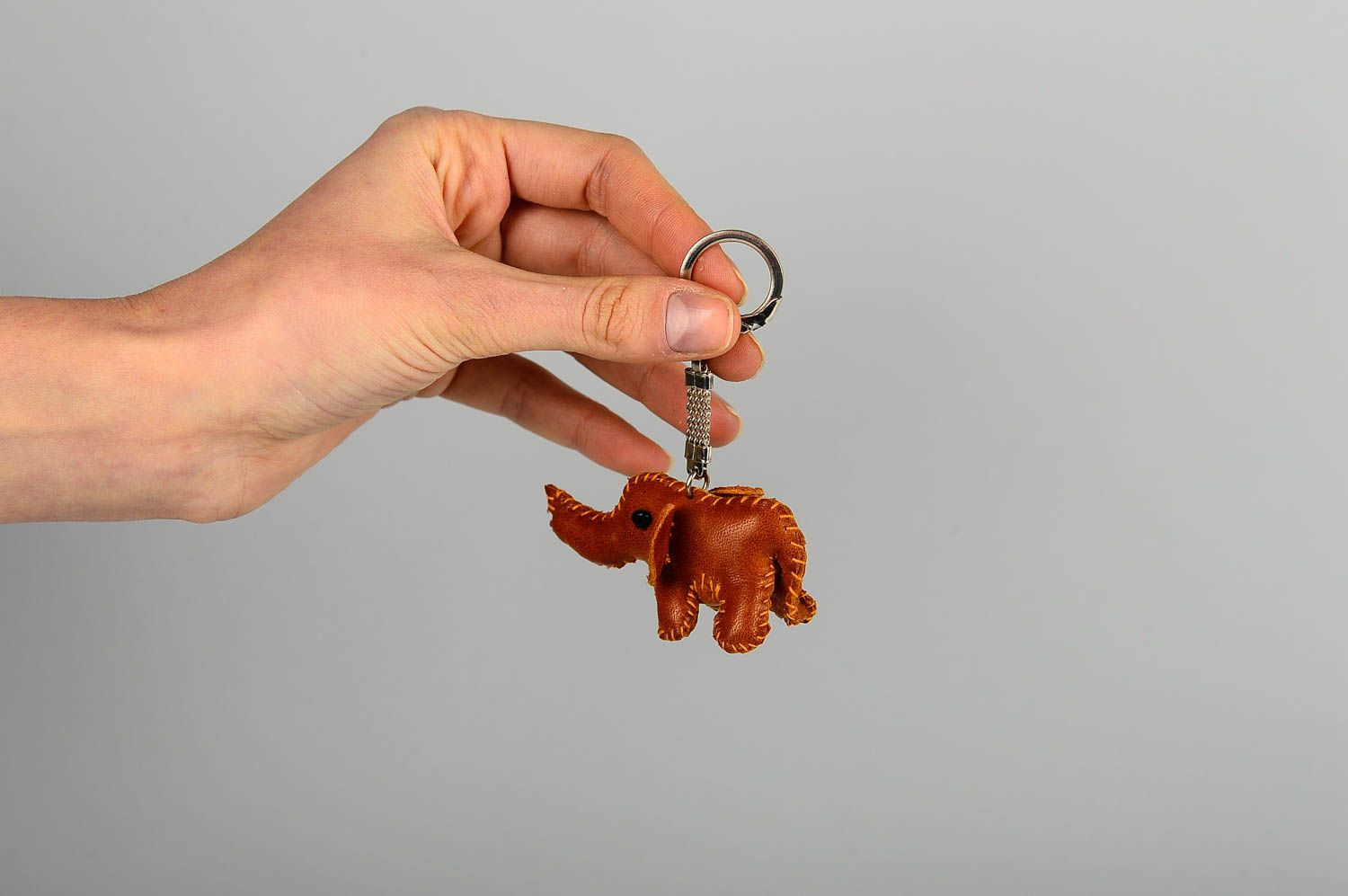 Porte-clé en cuir éléphant fait main Porte-clefs marron Cadeau original photo 2