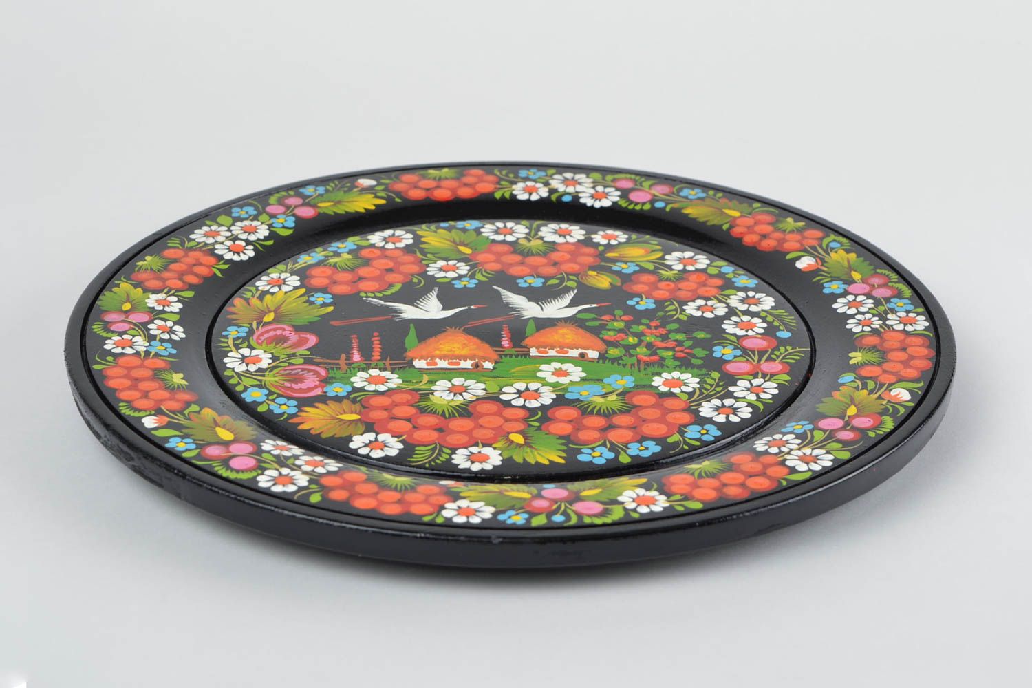 Большая деревянная тарелка с Петриковской росписью ручной работы черная фото 4