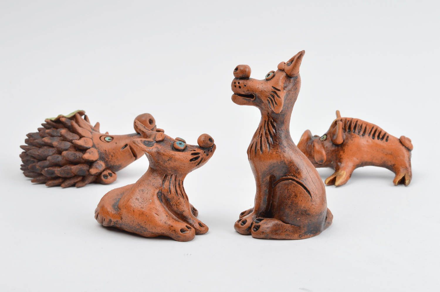 Cuatro figuras de barro hechas a mano decoración de hogar regalo para niño foto 3