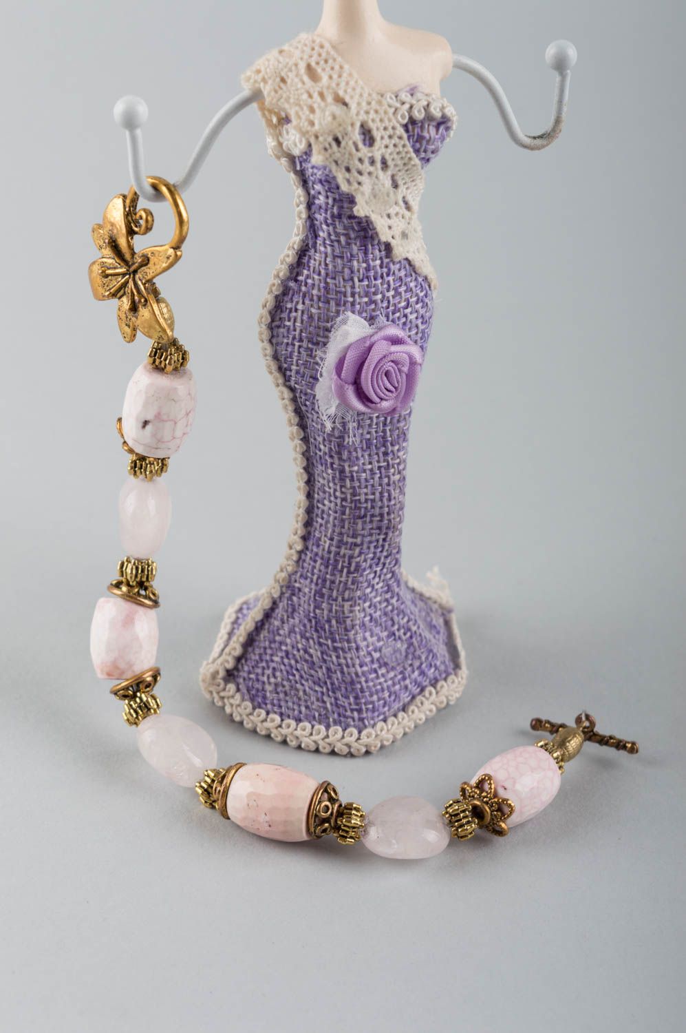 Красивый элегантный женский браслет из латуни и натуральных камней ручной работы фото 1