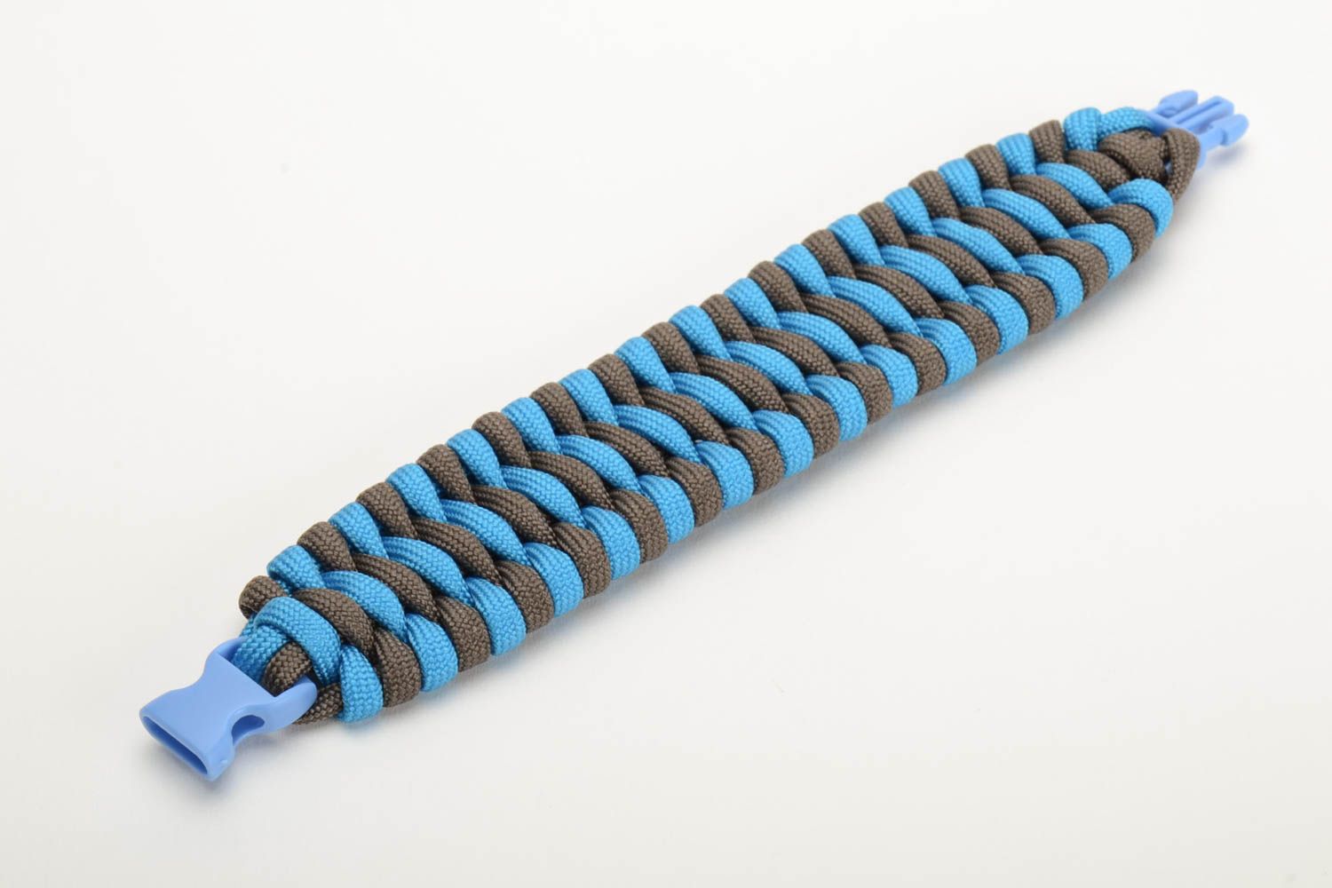 Плетеный браслет из шнурков паракорд сине-черный широкий ручная работа фото 4