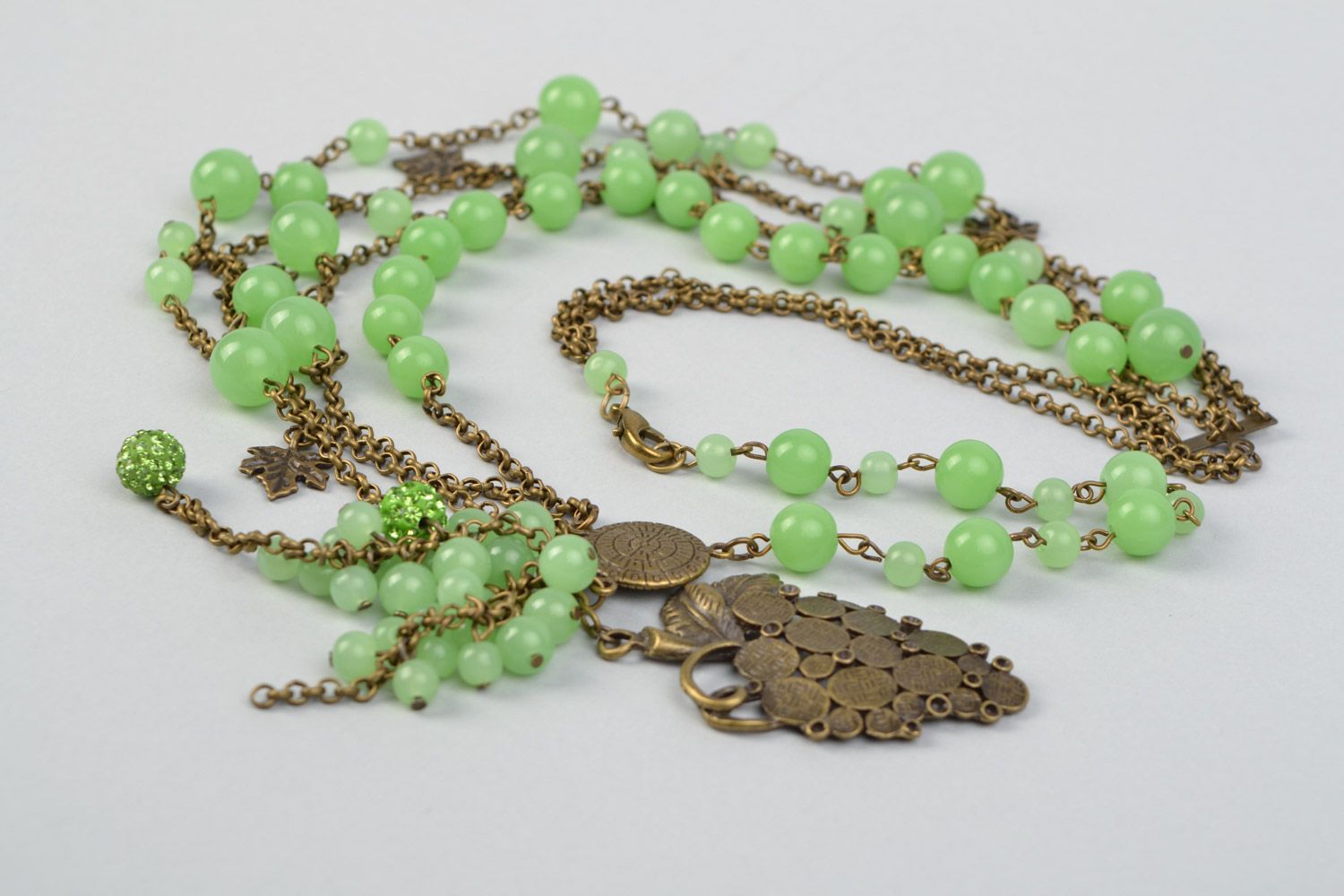 Handmade necklace with green nephrite and beads with rhinestones on long chain  photo 4