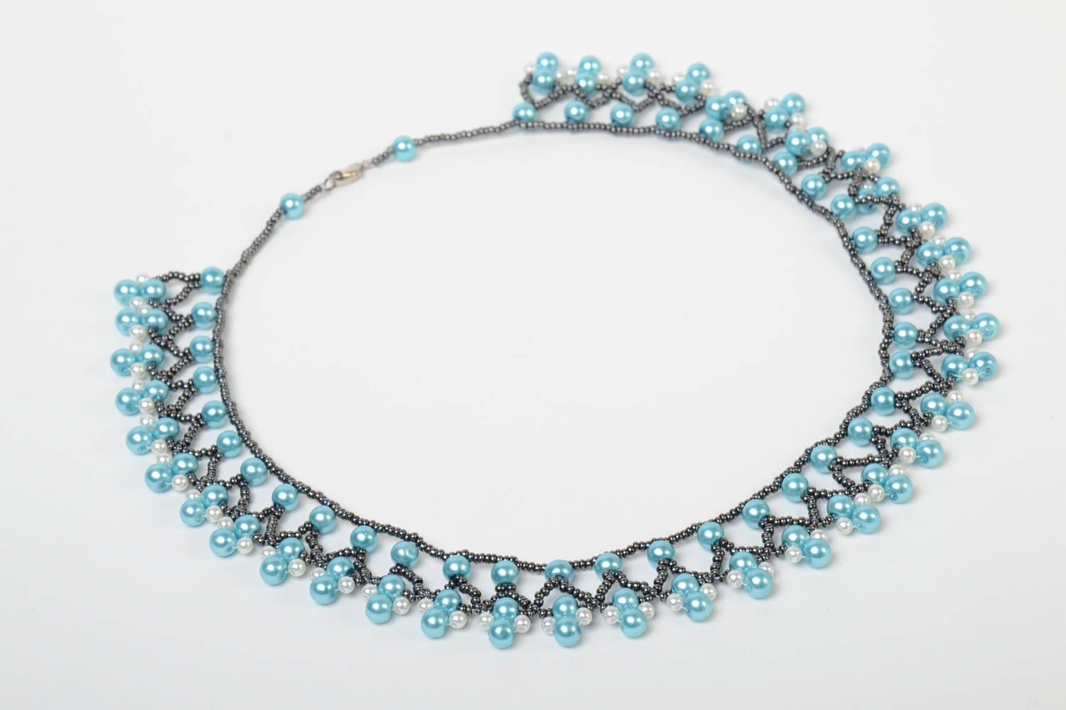Collier en perles fantaisie et perles de rocaille bleu clair fait main photo 2