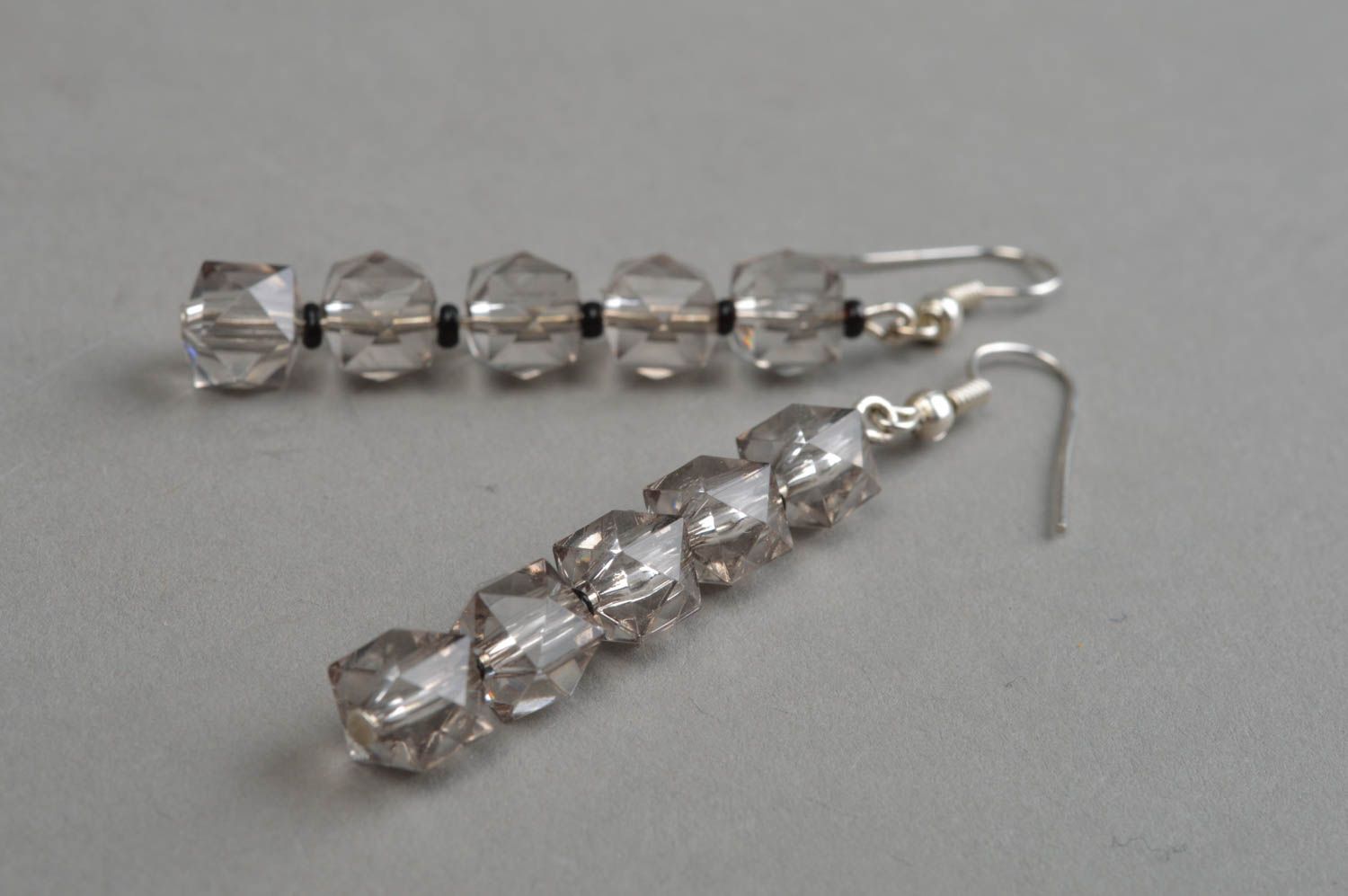 Boucles d'oreilles en perles à facettes faites main transparentes bijou original photo 2