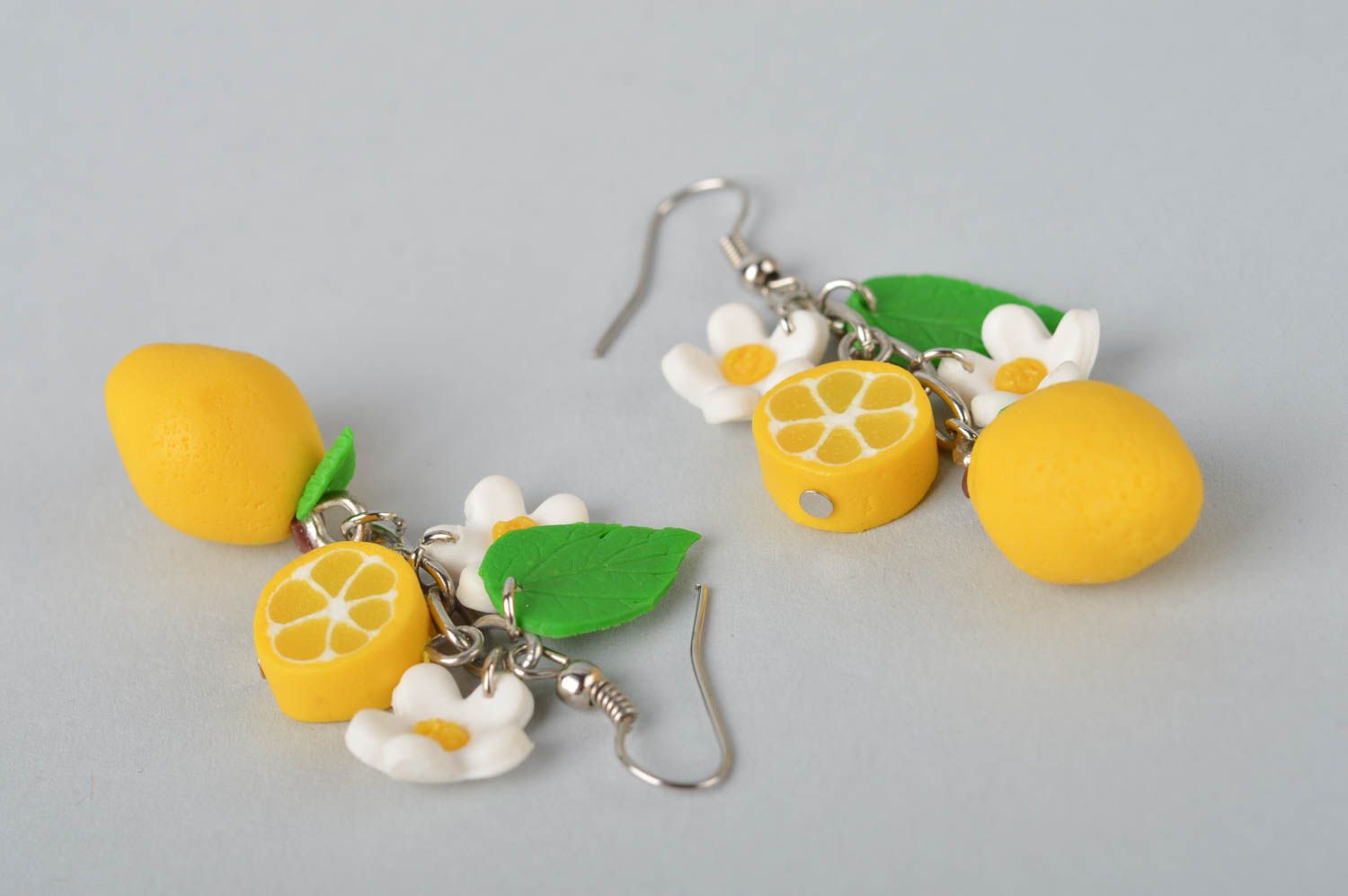 Boucles d'oreilles pendantes Bijou fait main citron design Accessoire femme photo 4