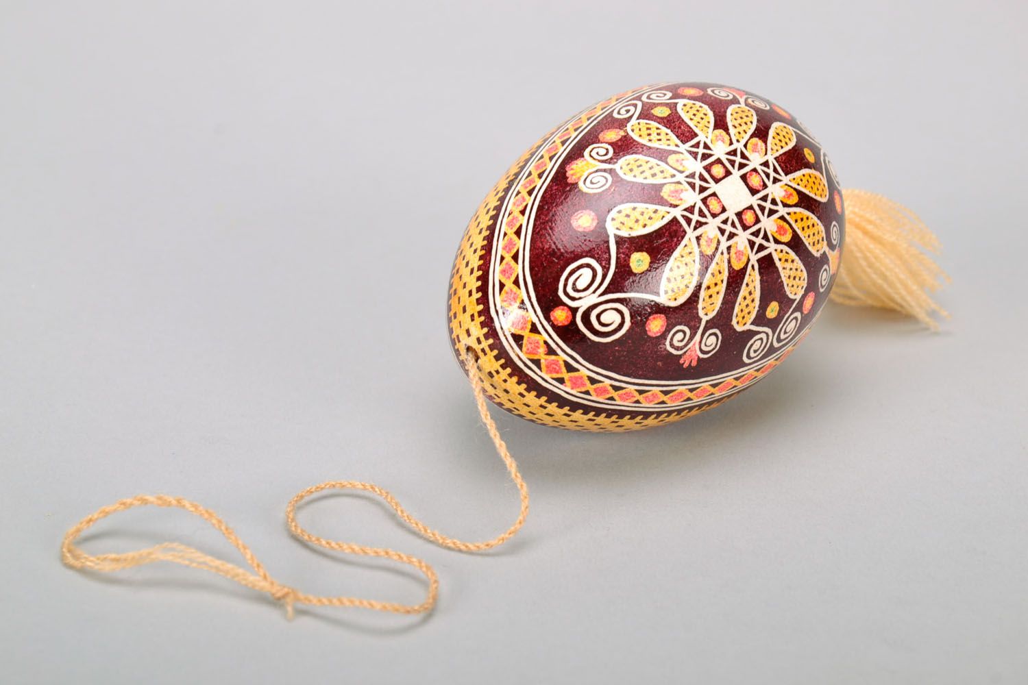 Ovo decorativo da Páscoa original feito à mão pintado com tintas de anilina  foto 5
