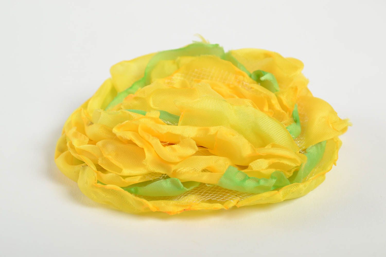 Брошь из ткани ручной работы авторская красивая желтая с салатовым в виде цветка фото 2