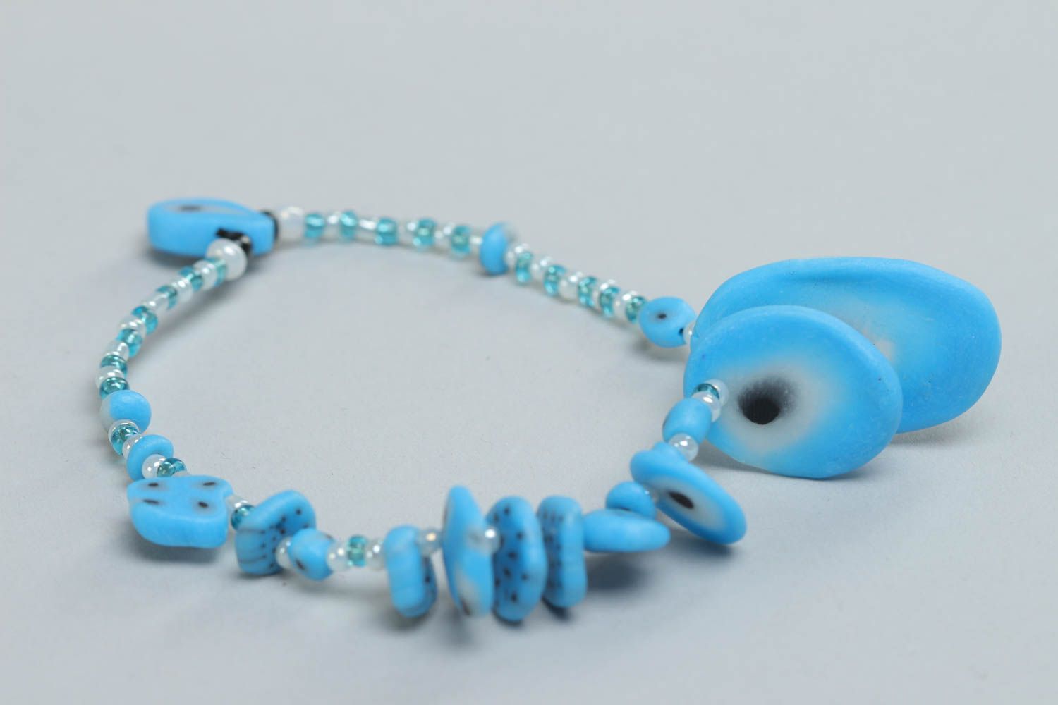 Bracelet bleu en pâte polymère et perles de rocaille fait main élastique photo 4