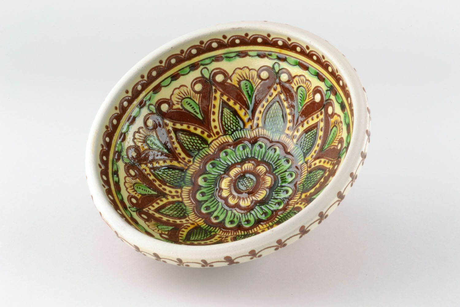 Clay bowl with Ukrainian paintings photo 3