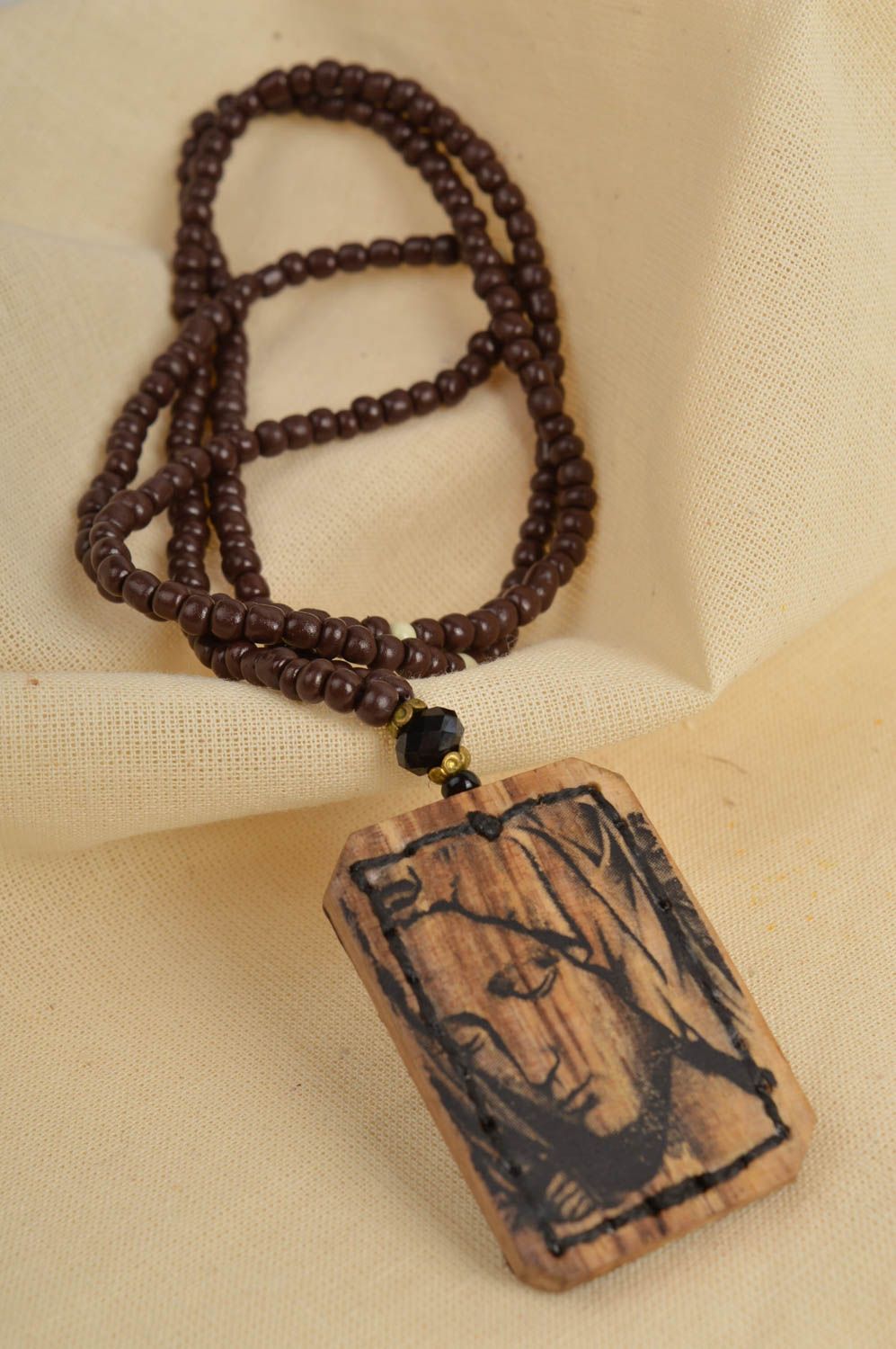 Кулон ручной работы украшение на шею аксессуар из дерева кулон с ликом фото 1