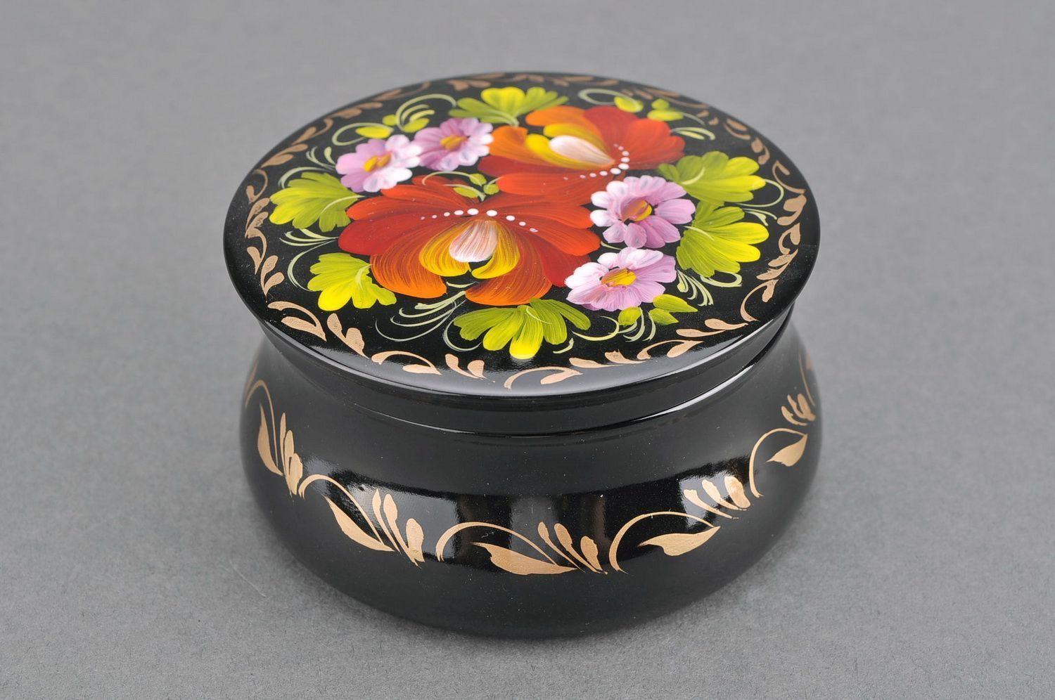 Round wooden jewelry box with concave edges Peonies and asters photo 1