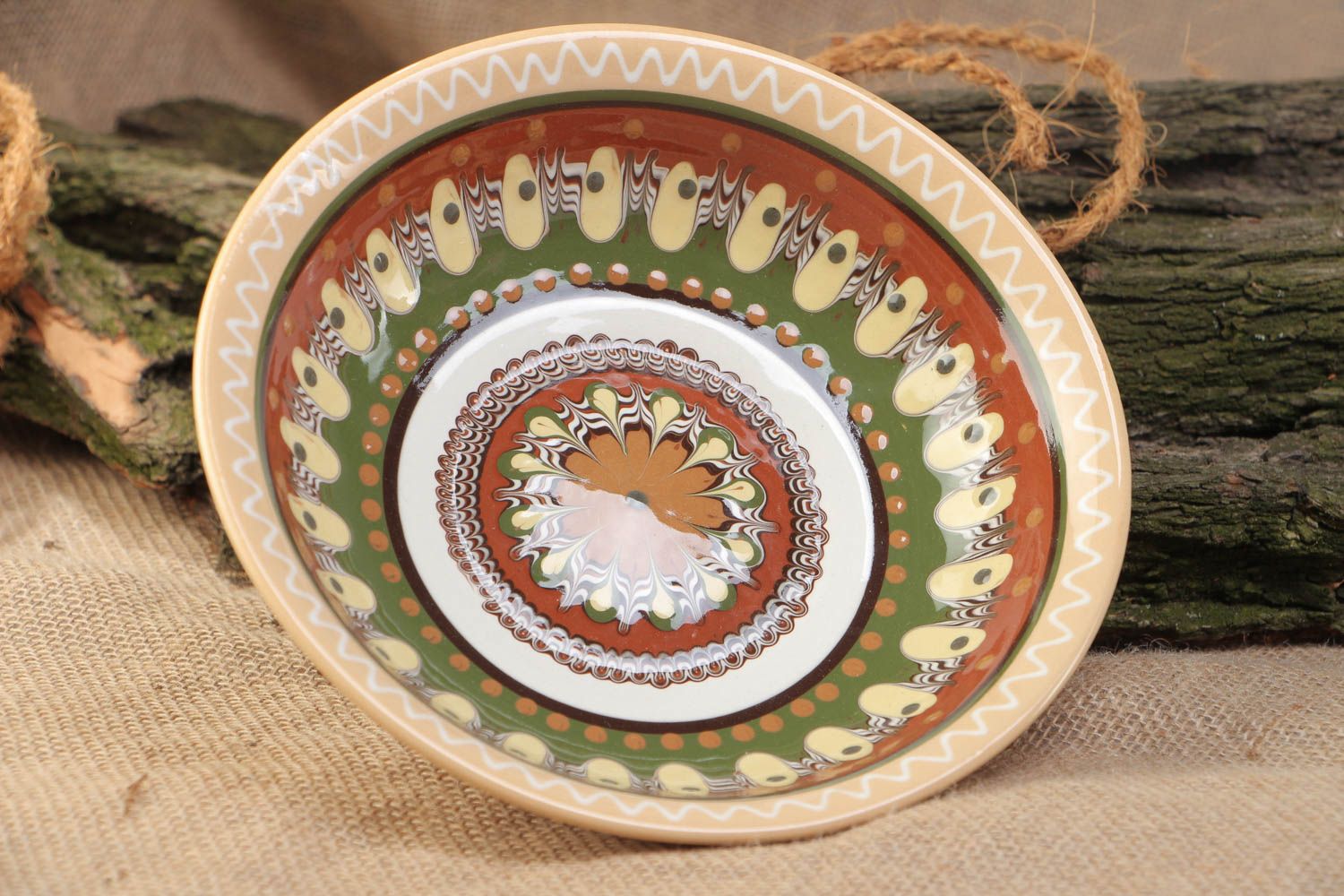 Глубокая тарелка из глины с росписью глазурью для первых блюд ручная работа фото 1