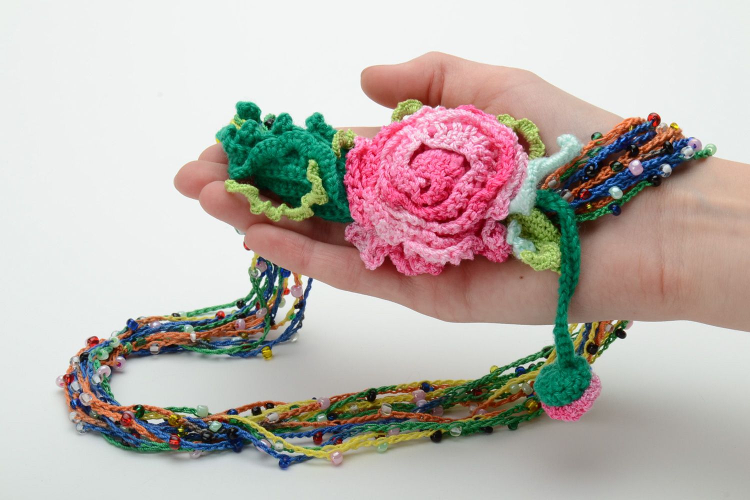 Collier tricoté en fils et perles de rocaille avec fleurs fait main pour femme photo 5