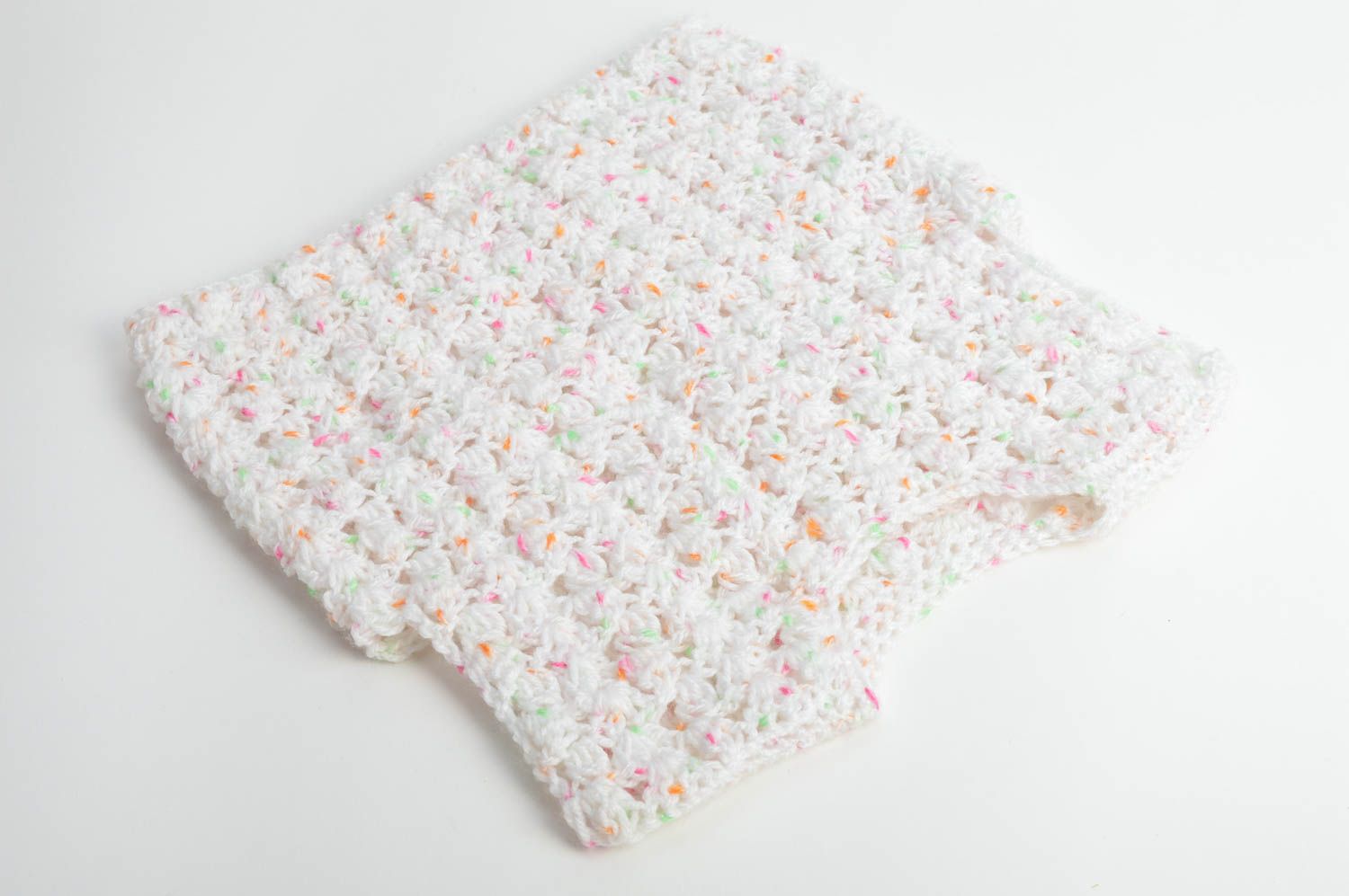 Chaleco tejido infantil blanco calado artesanal con esparcidos multicolores foto 3