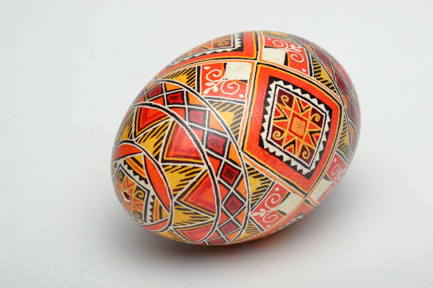 Décoration œuf de Pâques peint d'oie fait main style ethnique avec ornements photo 4