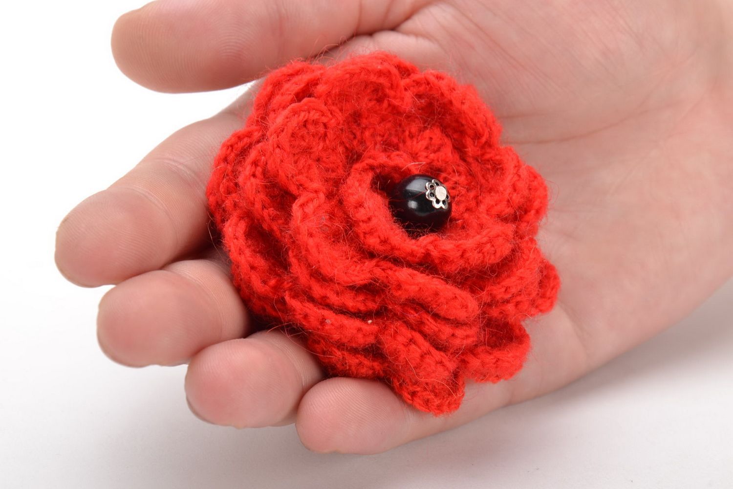 Crochet brooch in the shape of red flower photo 5