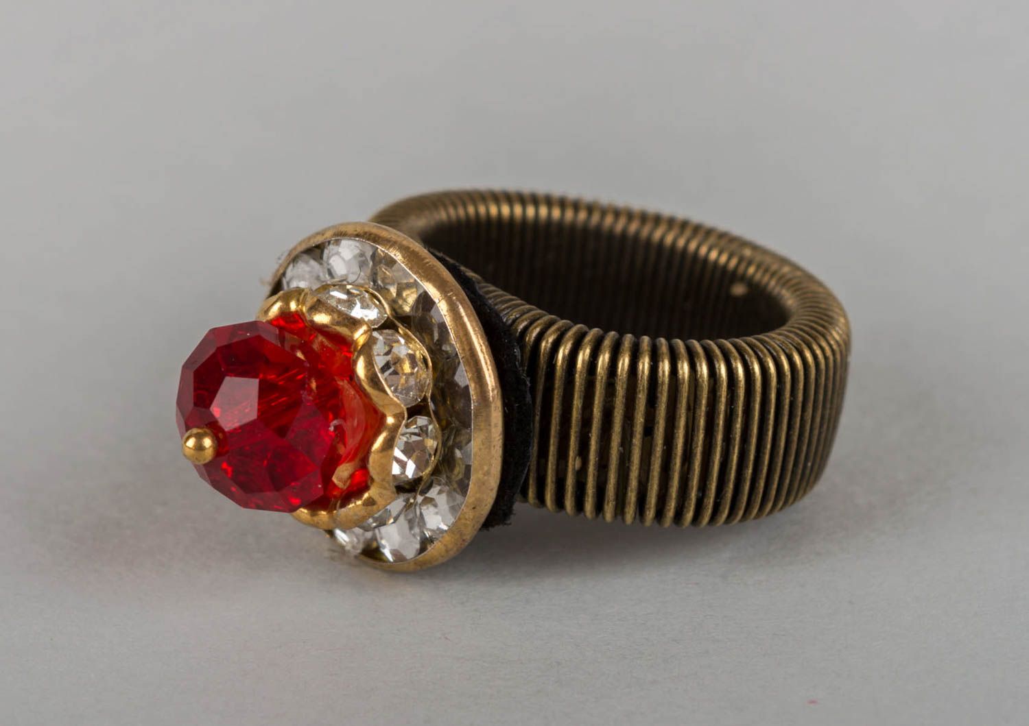 Handmade red stylish elegant massive ring made of brass with Czech crystal photo 2