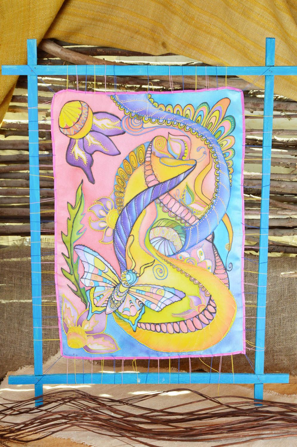 Joli tableau décoratif mural fait main technique de batik éclatant sur tissu photo 1