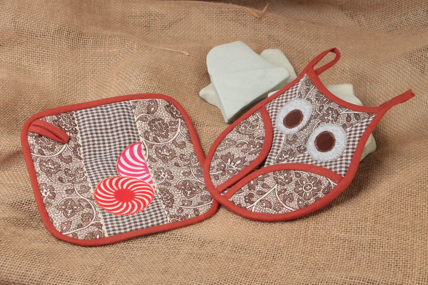 Set de 2 maniques en coton faites main originales carrée et en forme de hibou photo 1