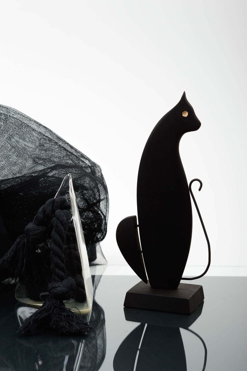 Statuette chat en bois de frêne faite main noire Décoration maison minimaliste photo 1