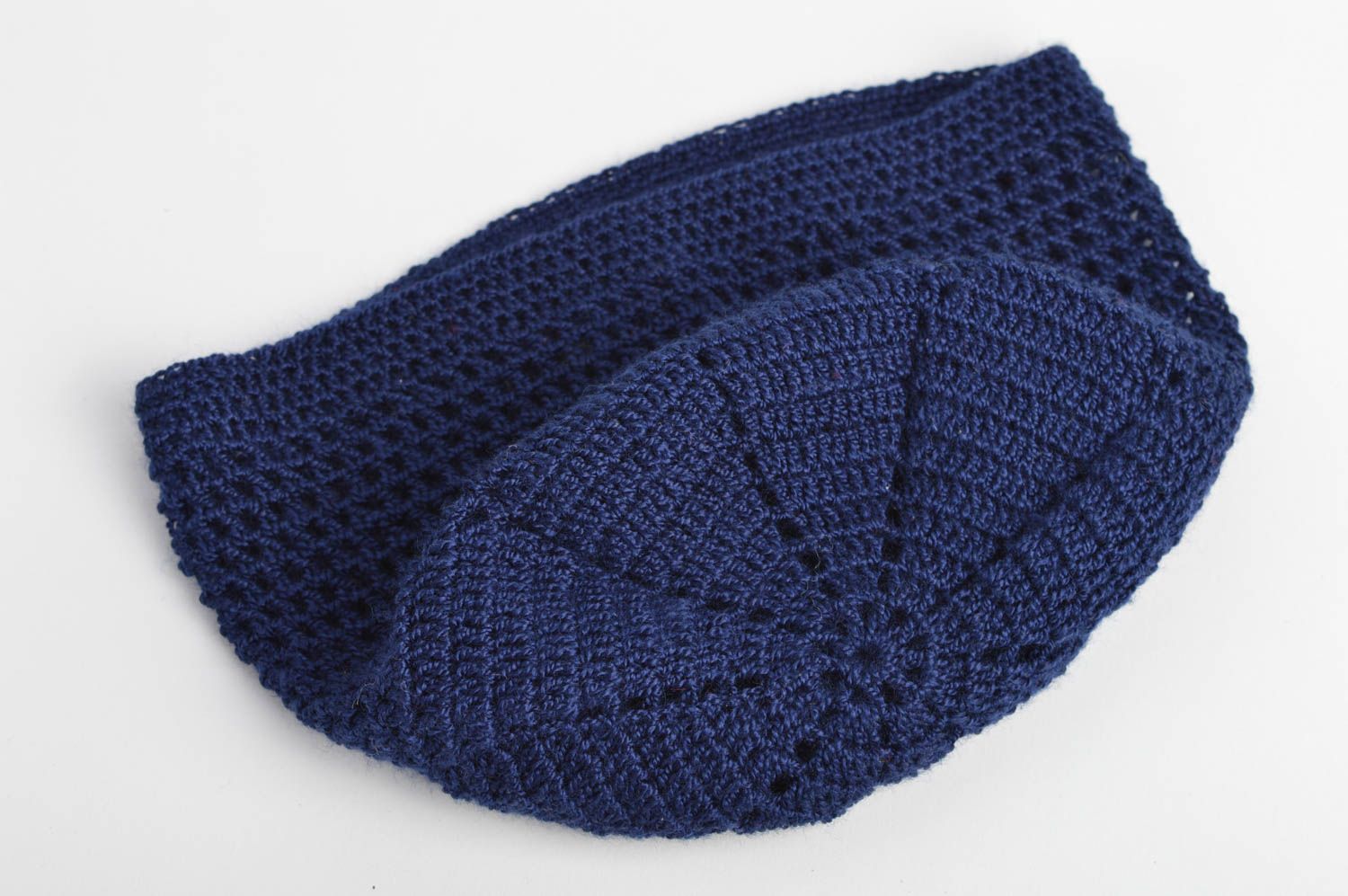 Bonnet tricot fait main Chapeau au crochet bleu ajouré de design Vêtement fille photo 4