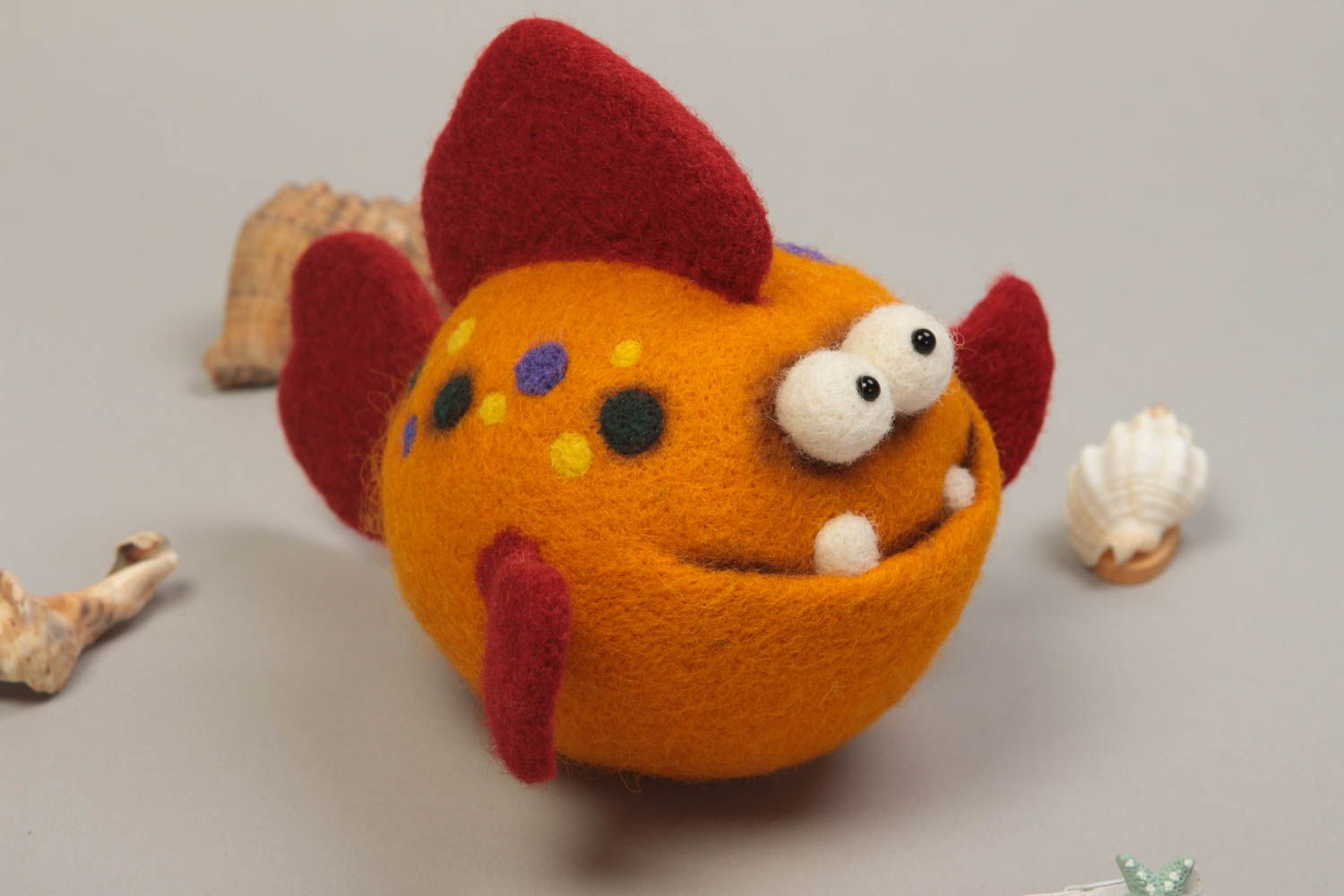 Stofftier Fisch handgemachtes Spielzeug kreatives Spielzeug aus Filzwolle foto 1