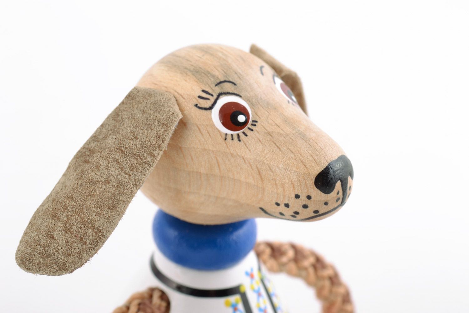 Jouet en bois écologique chien fait main de créateur peint pour enfant photo 3
