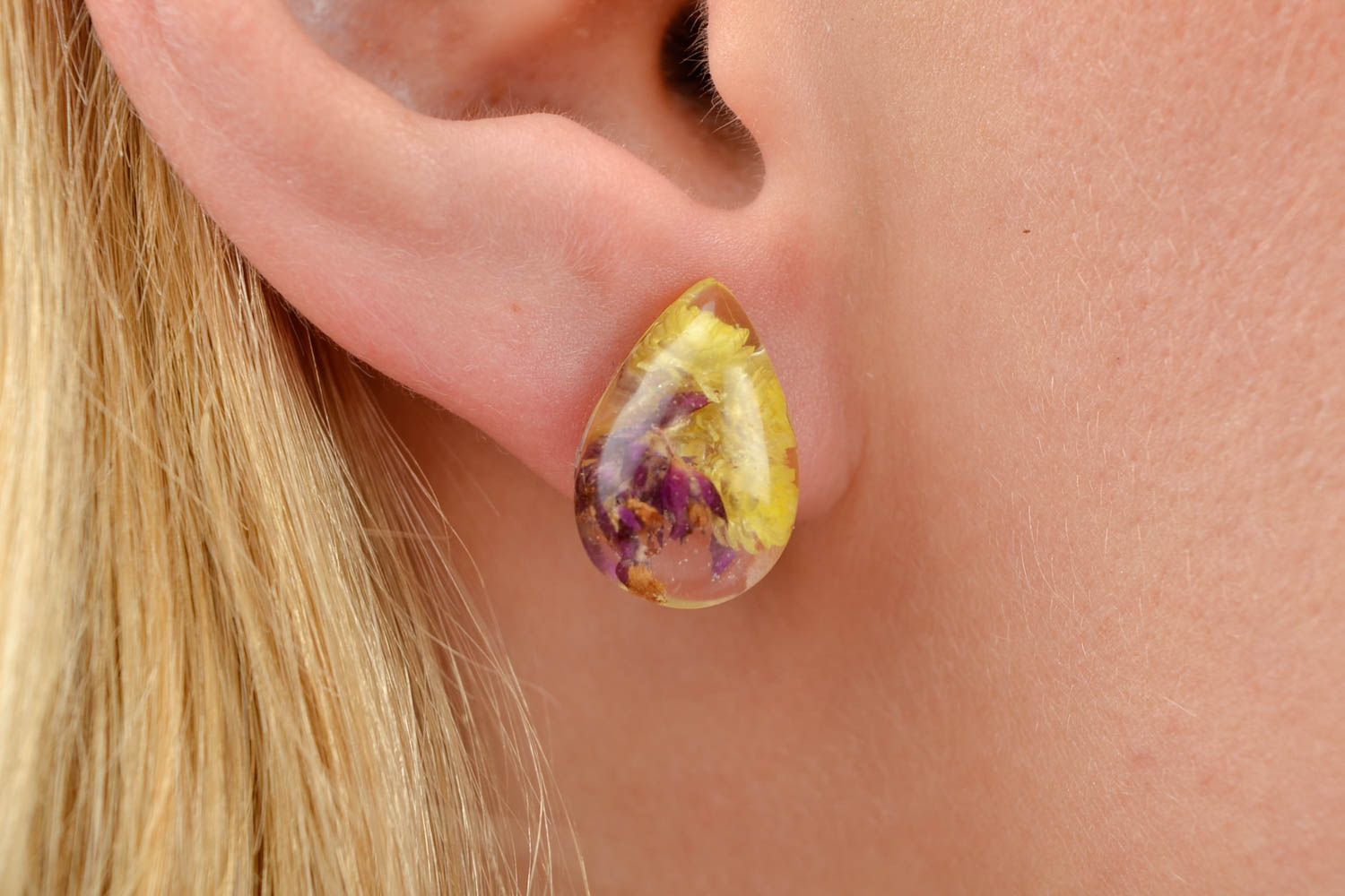 Handmade small stud earrings unusual accessories tender summer jewelry photo 2
