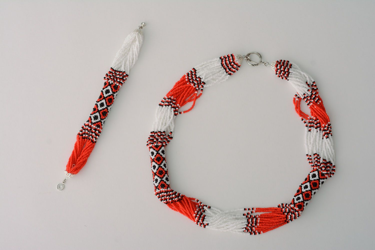 Set de accesorios: collar y pulsera de abalorios de estilo étnico foto 3