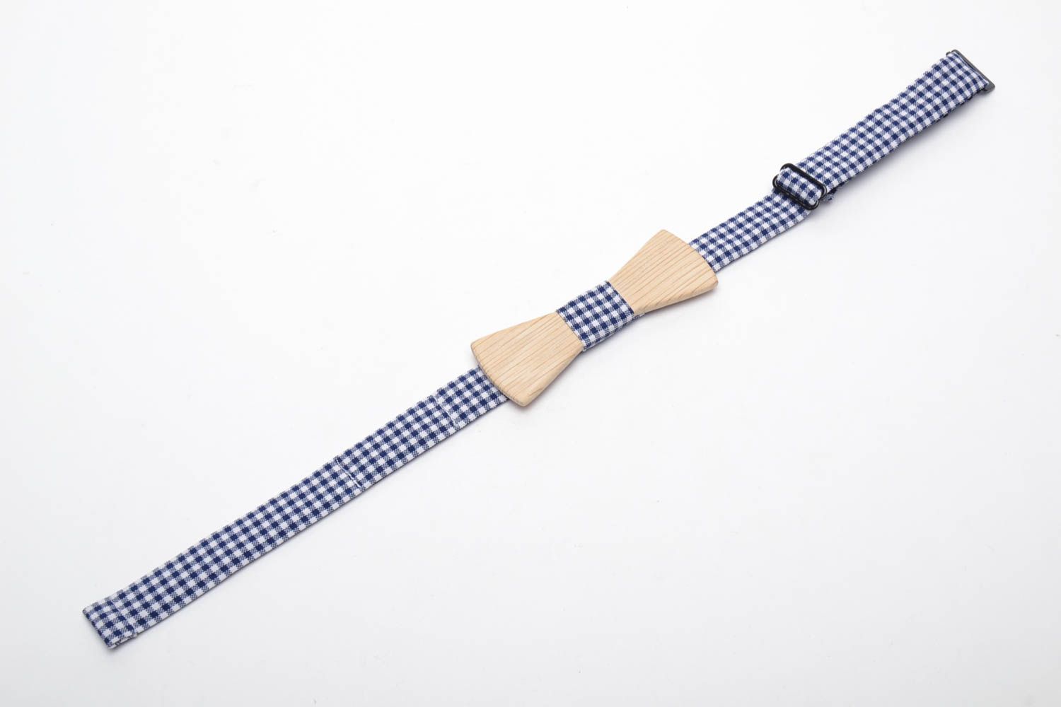 Wooden bow tie with checkered strap photo 3