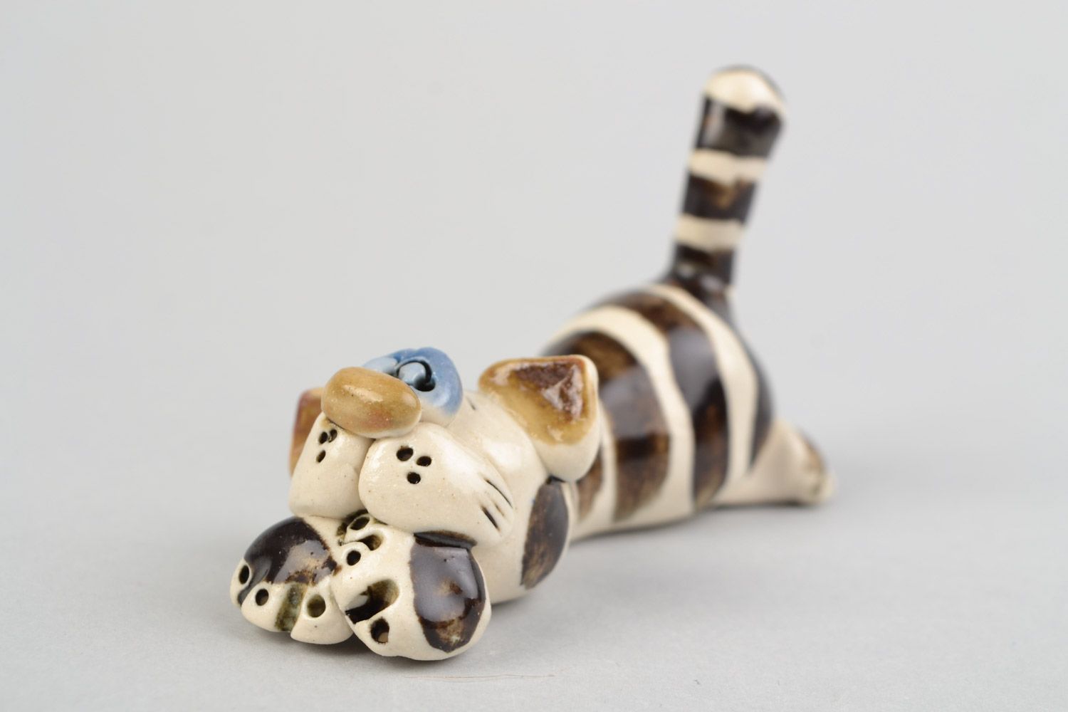 Handmade small decorative ceramic figurine of striped cat painted with glaze photo 1