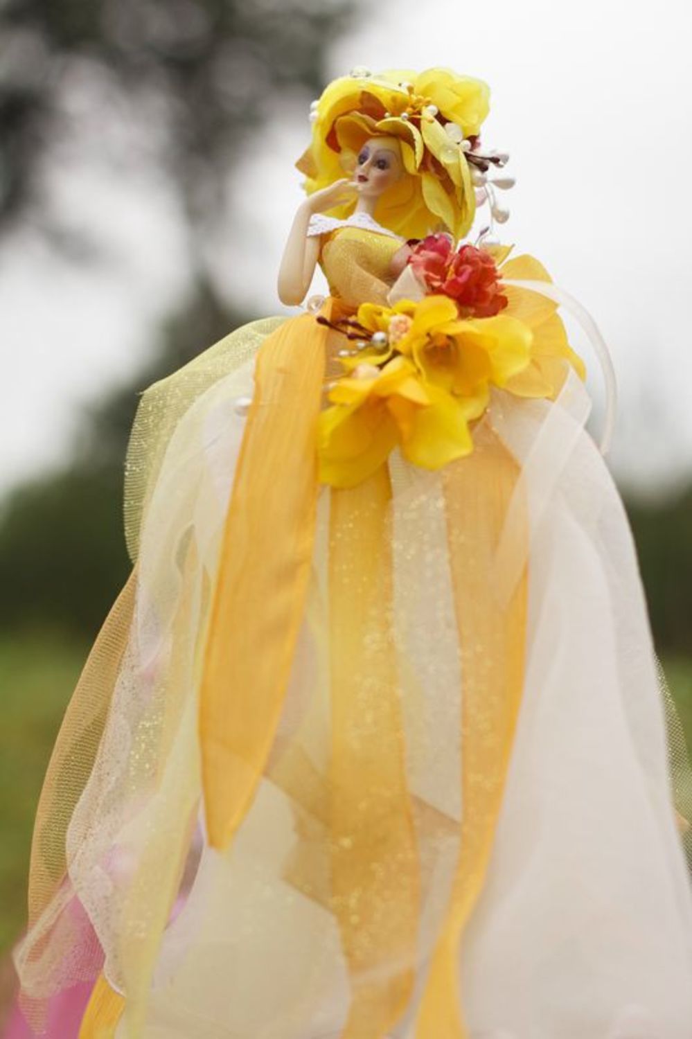 Poupée faite main pour mariage en robe jaune photo 5
