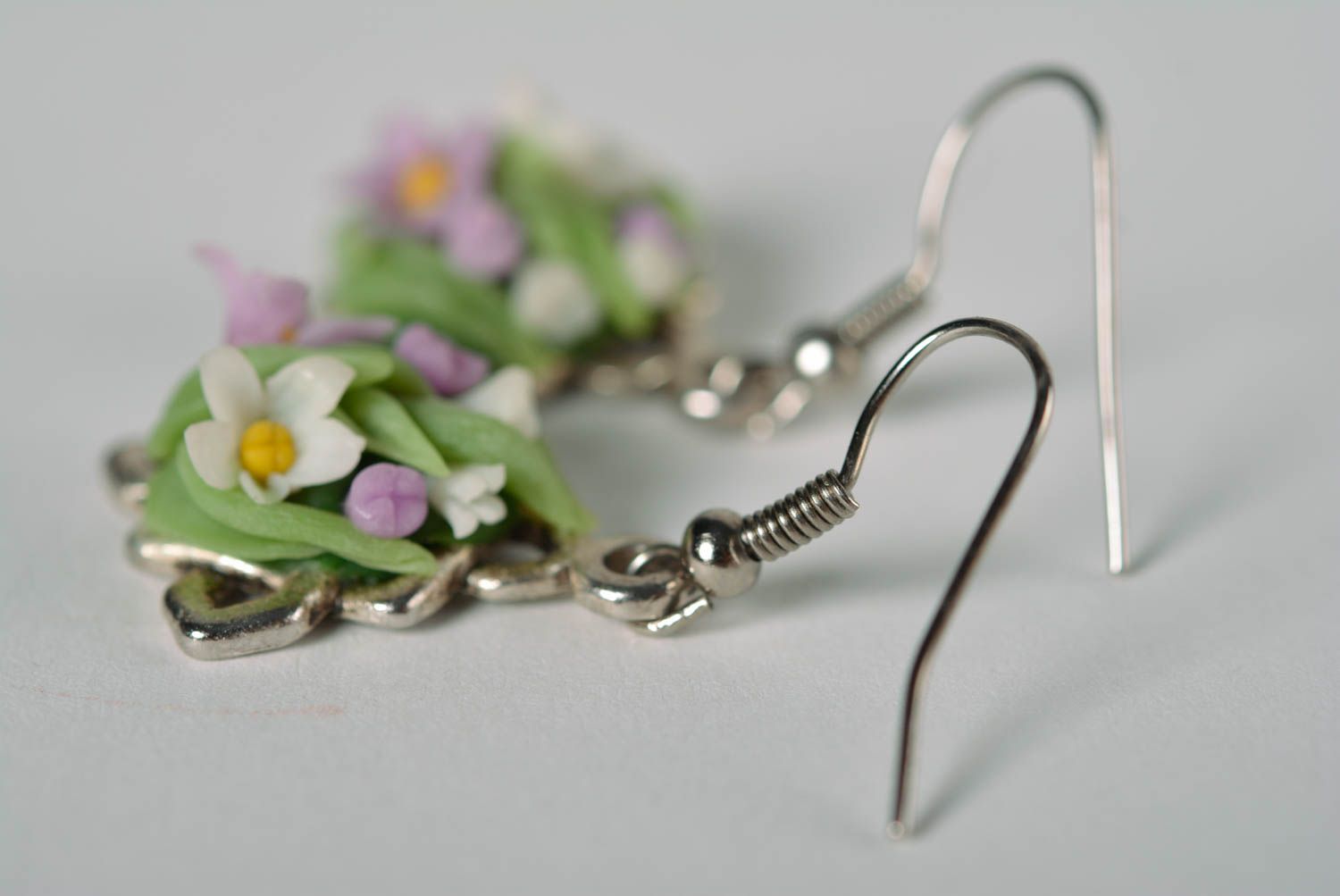 Handgemachte elegante Blumen Ohrringe aus Polymerton schön lang für Frauen foto 2