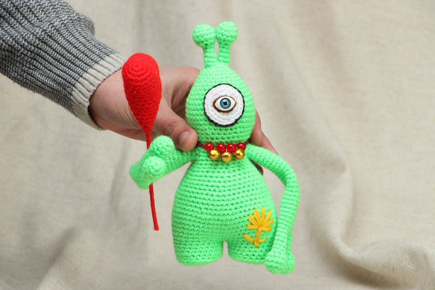 Мягкая игрушка вязаная Инопланетянин фото 4