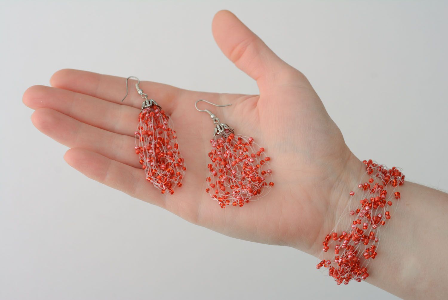 Red beaded earrings and necklace photo 4