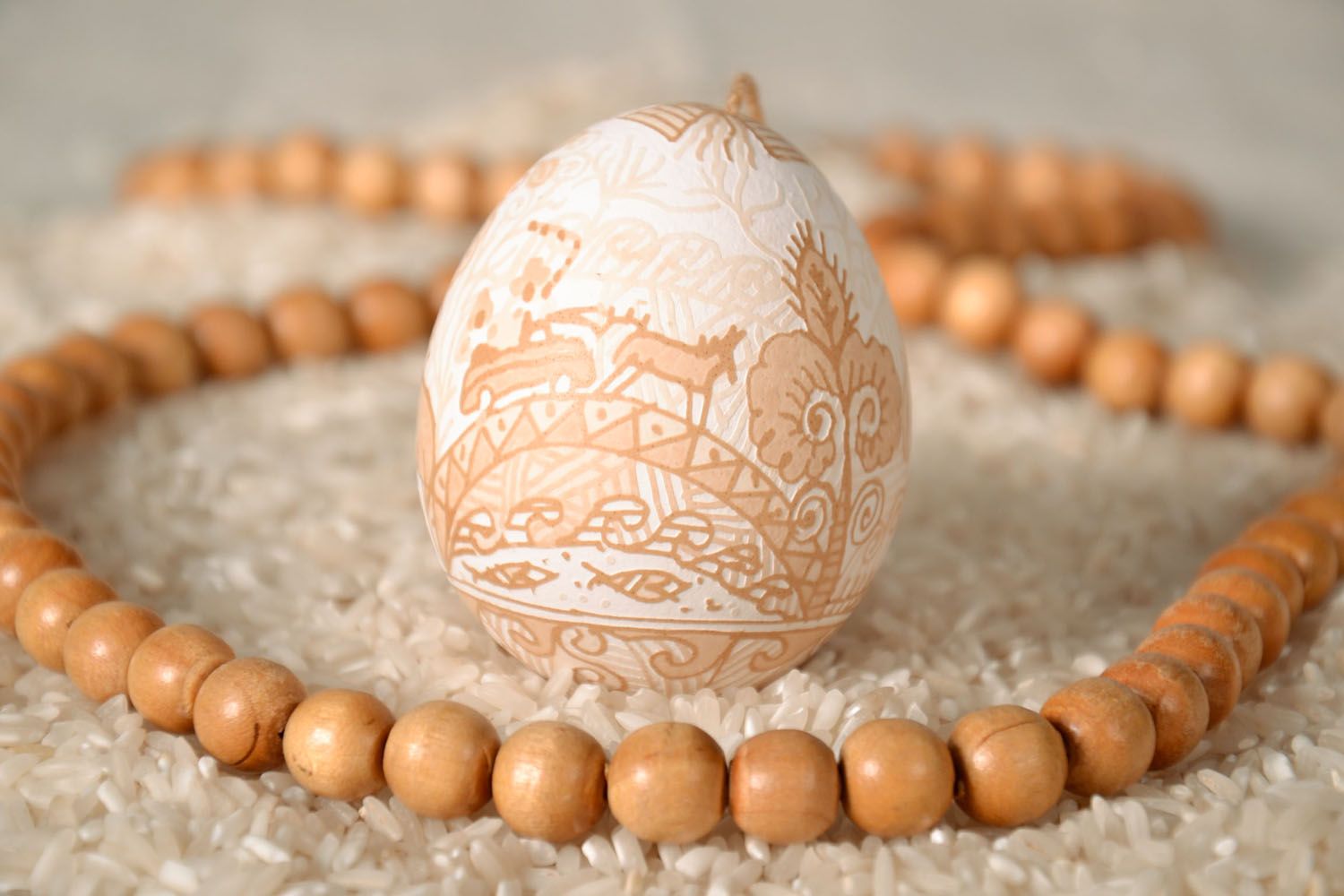 Oeuf de Pâques à suspendre blanc décoratif fait main de style ethnique photo 1