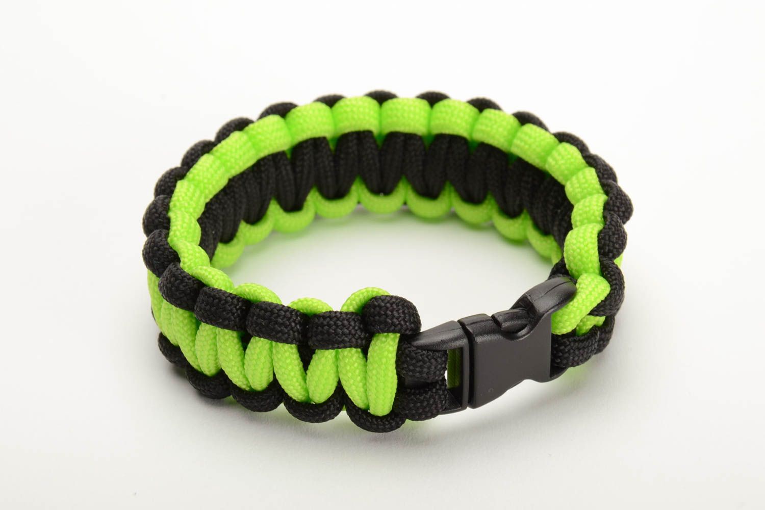 Bracelet en paracorde tressé fait main de survie vert-noir fermoir plastique photo 3