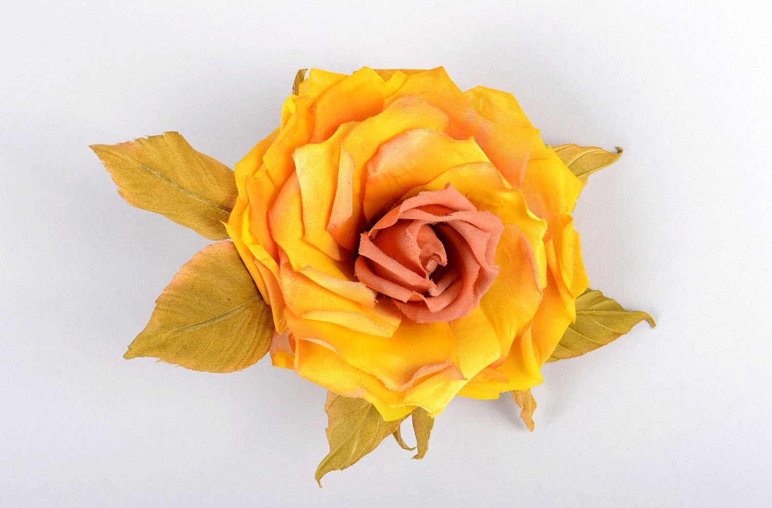Broche fleur fait main Bijou tissu soie jaune Accessoire femme de créateur photo 2