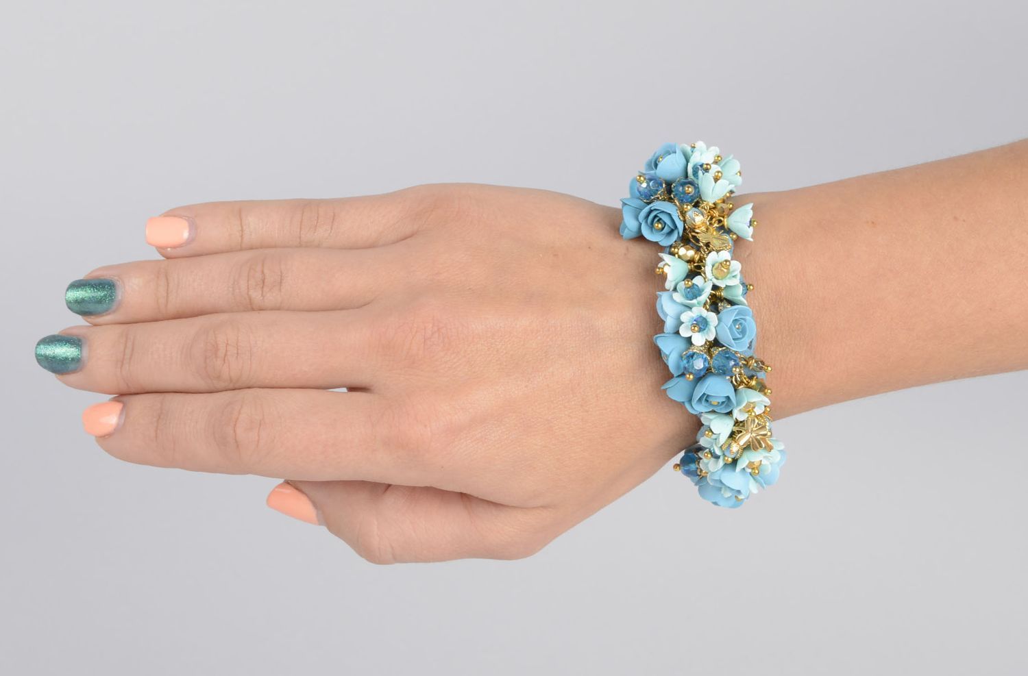 Bracelet avec fleurs bleues Bijou fait main en pâte polymère Cadeau femme photo 4