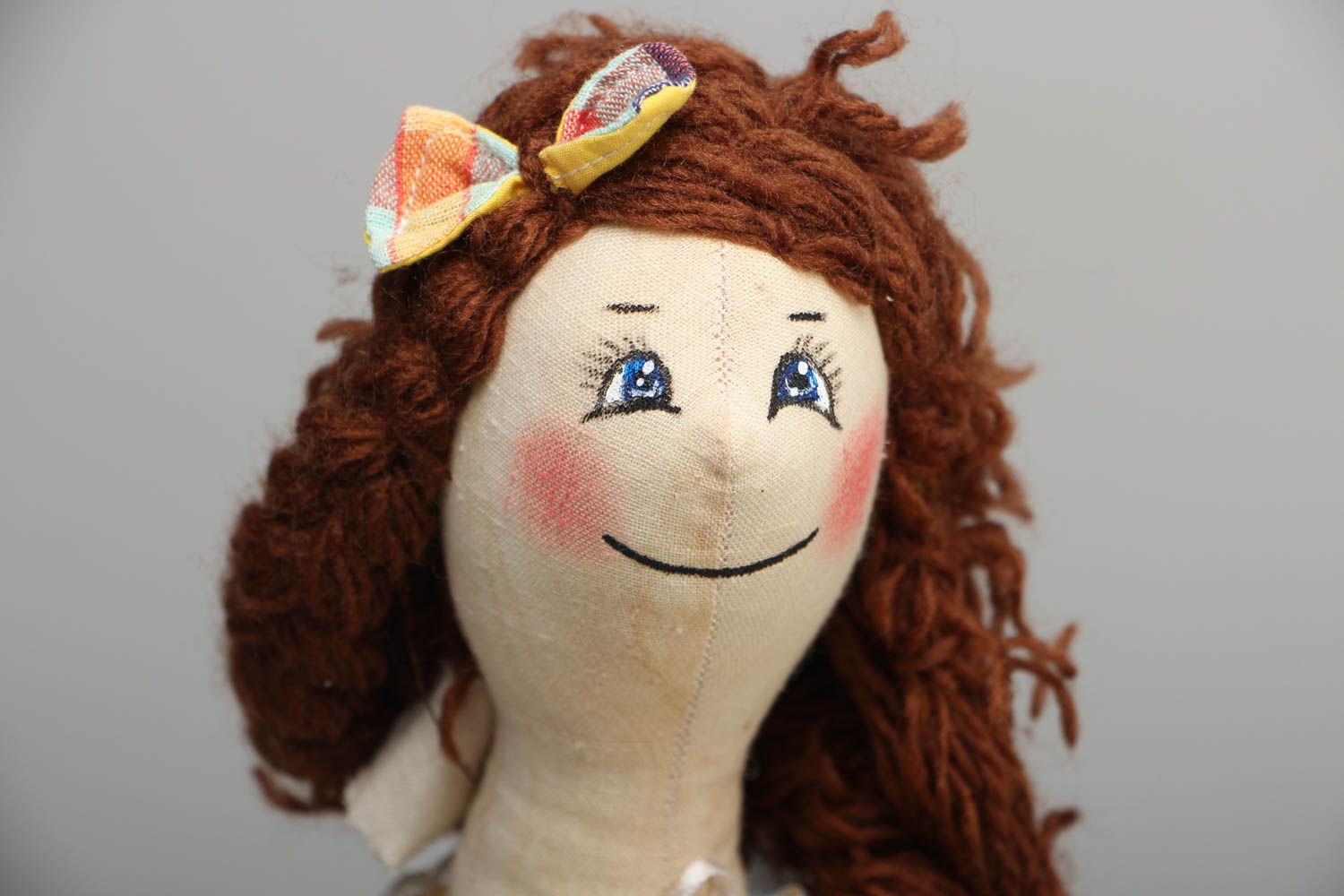 Симпатичная дизайнерская кукла из бязи и хлопка фото 2