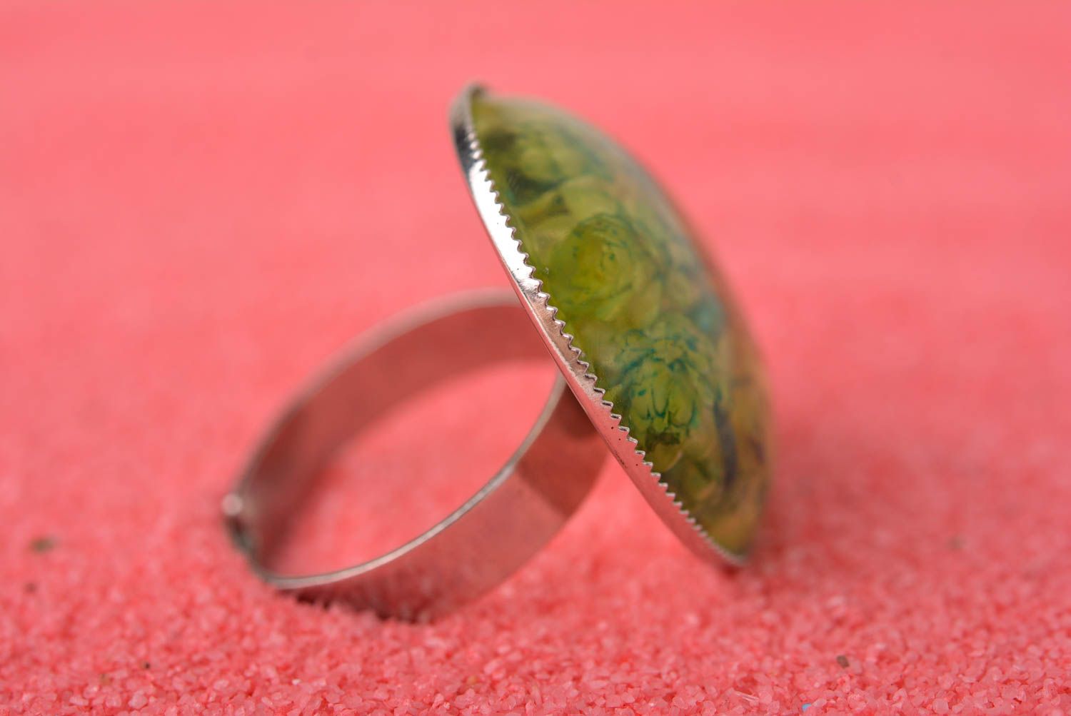 Кольцо ручной работы кольцо из эпоксидной смолы женское кольцо с можжевельником фото 2