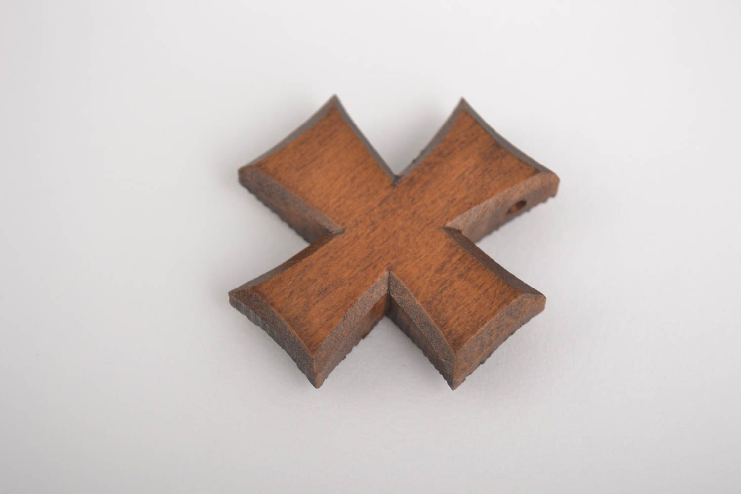 Крест ручной работы нательный крестик деревянный крестик маленький резной фото 2