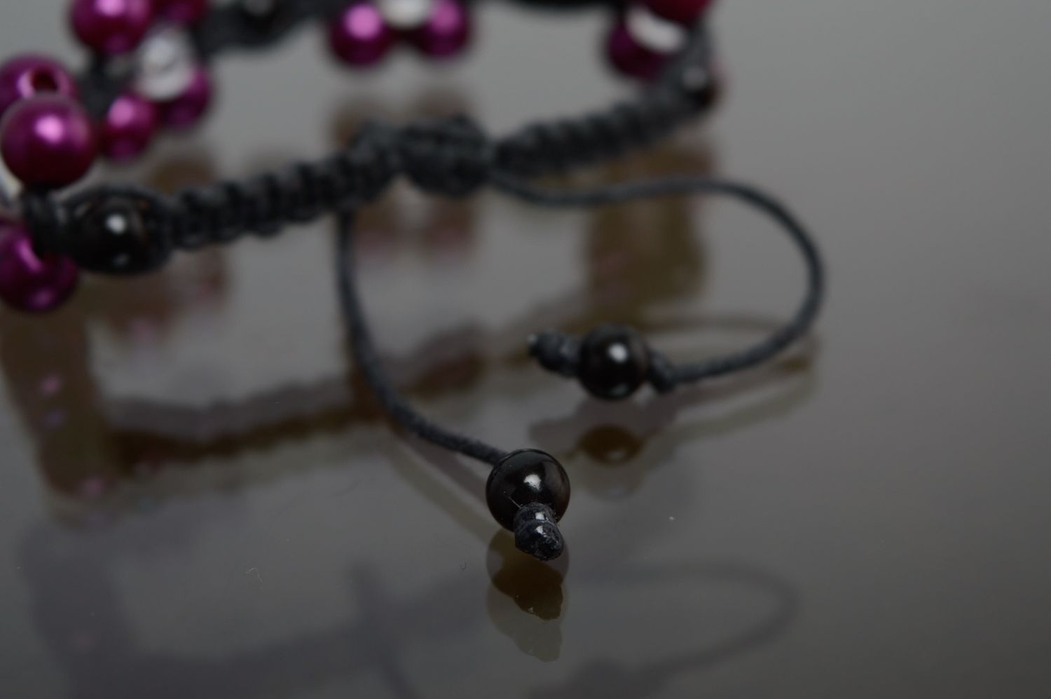 Bracelet en macramé de fil en coton ciré avec perles céramiques fleurs fait main photo 4