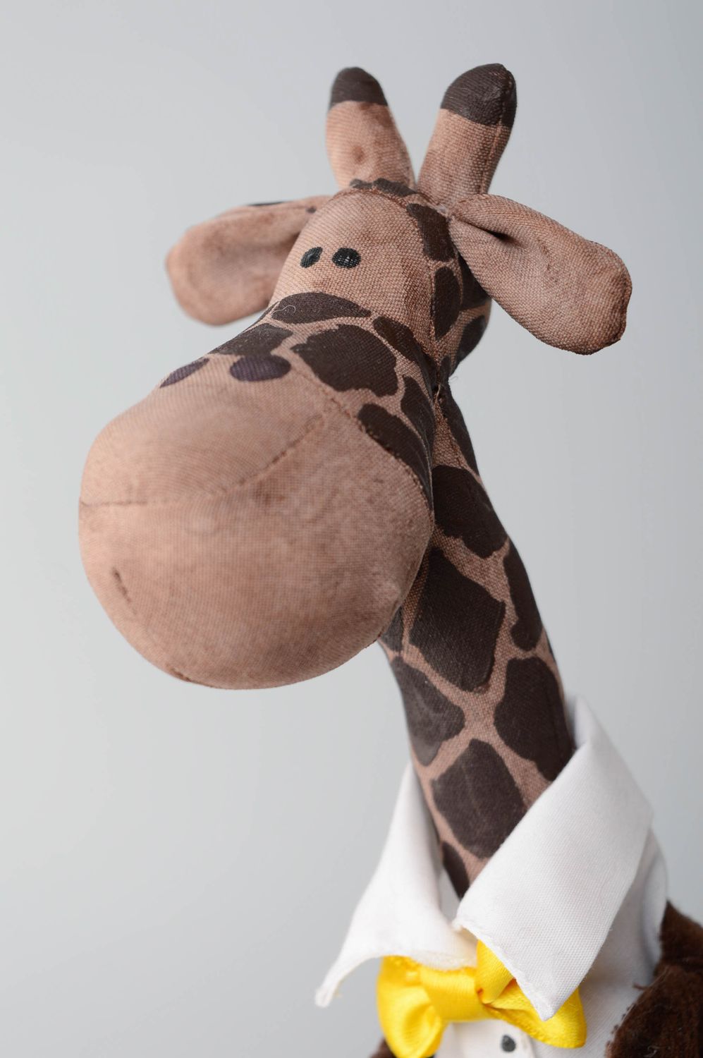 Мягкая игрушка ручной работы жираф в костюме  фото 3