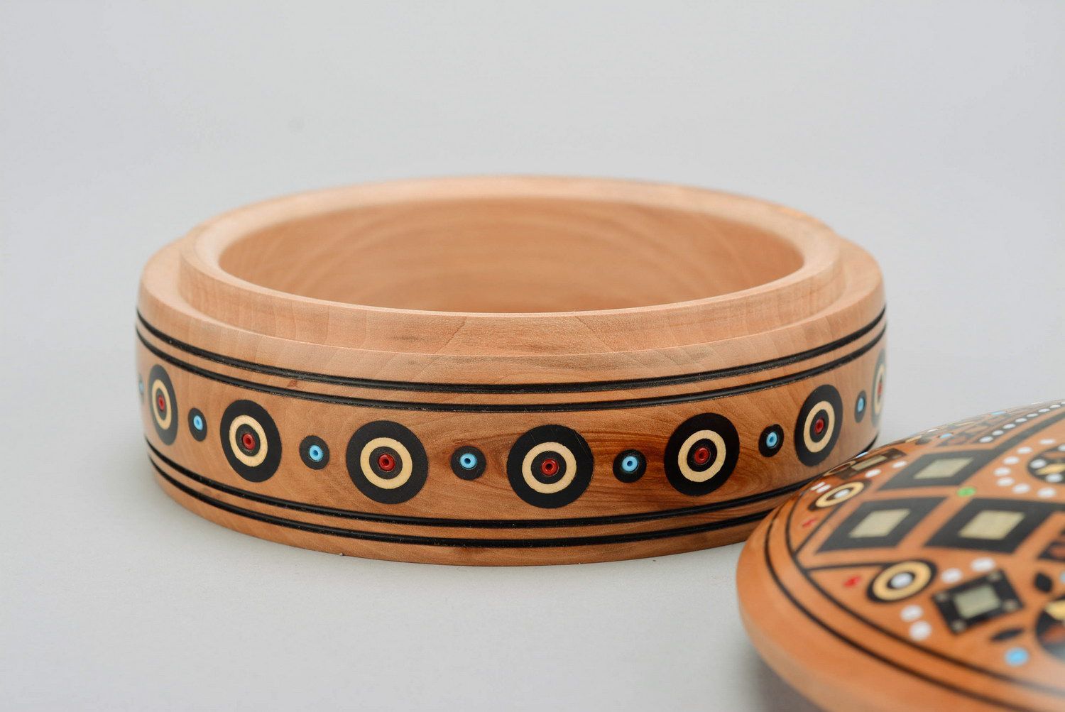 Wooden box inlaid with painted wood pieces photo 5