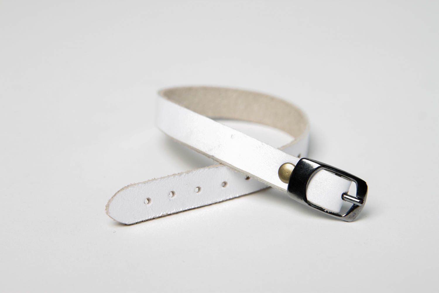 Handmade Armband aus Leder in Weiß Designer Schmuck Accessoire für Frauen  foto 3