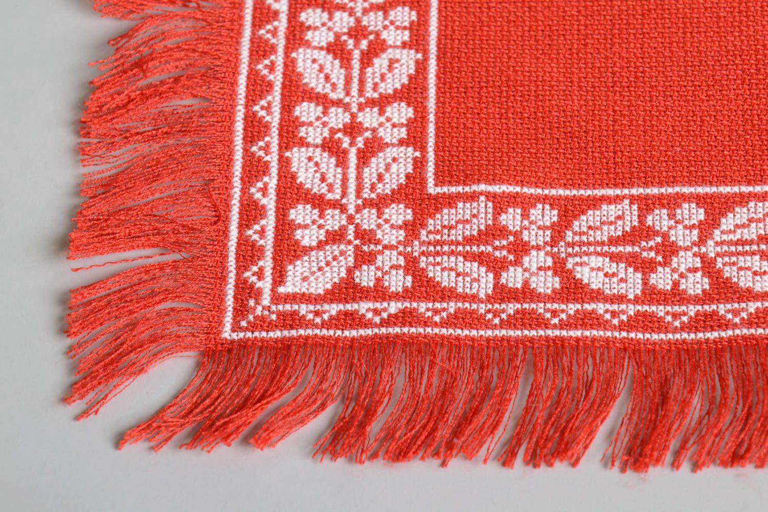 Napperon design fait main Déco maison Cadeau femme broderie textile rouge lin photo 3