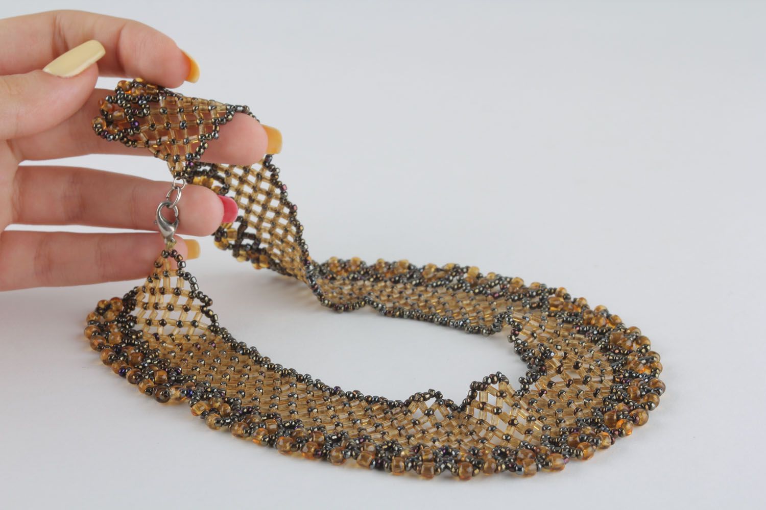 Necklace woven of Chinese beads photo 4